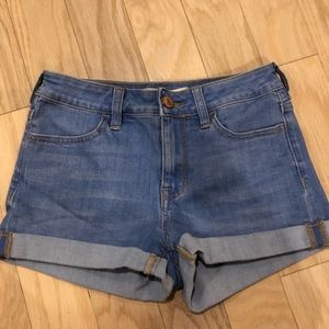 Really comfy light wash jean shorts!